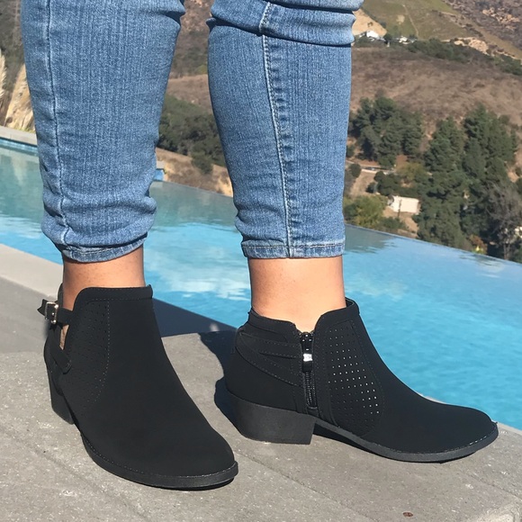 New Buckle Black Boots 1 left!! - Picture 6 of 8